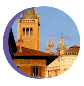 foto di Parma racchiusa in cerchio con dettaglio del duomo e del battistero veduta dei tetti